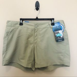 NWT Columbia PFG shorts - size XL